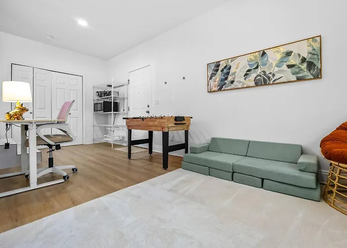 Holiday home Kid's Playroom & Workspace | 5mins To Downtown *