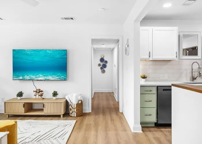 Kid's Playroom & Workspace | 5mins To Downtown Holiday home