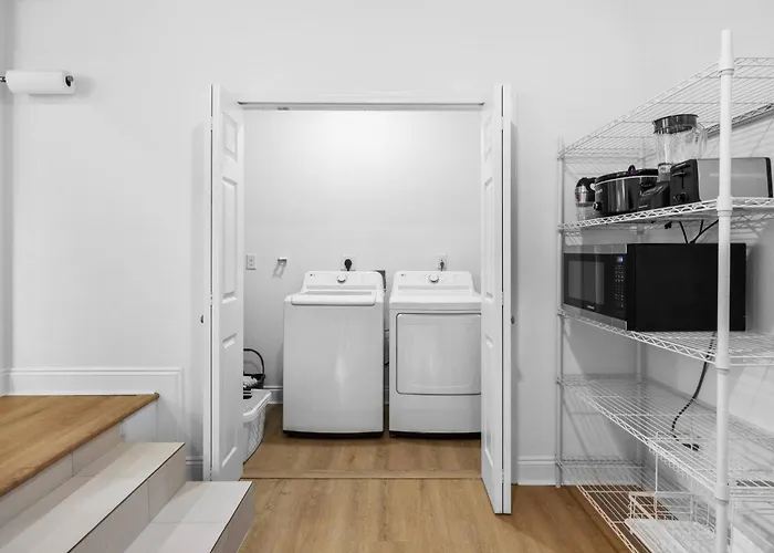 Kid's Playroom & Workspace | 5mins To Downtown Holiday home