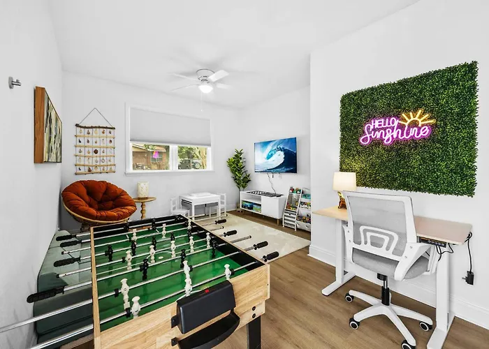 Kid's Playroom & Workspace | 5mins To Downtown Holiday home