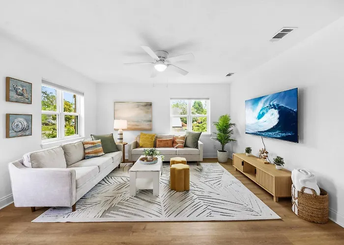 Holiday home Kid's Playroom & Workspace | 5mins To Downtown Pensacola