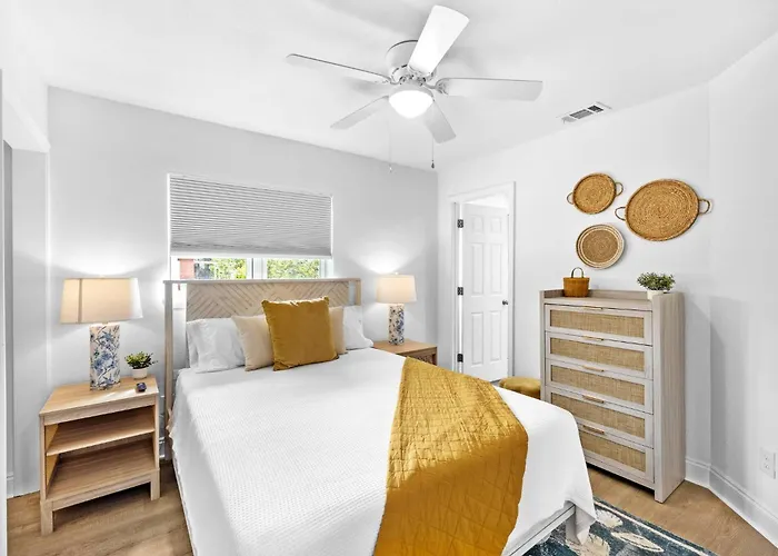 Holiday home Kid's Playroom & Workspace | 5mins To Downtown *