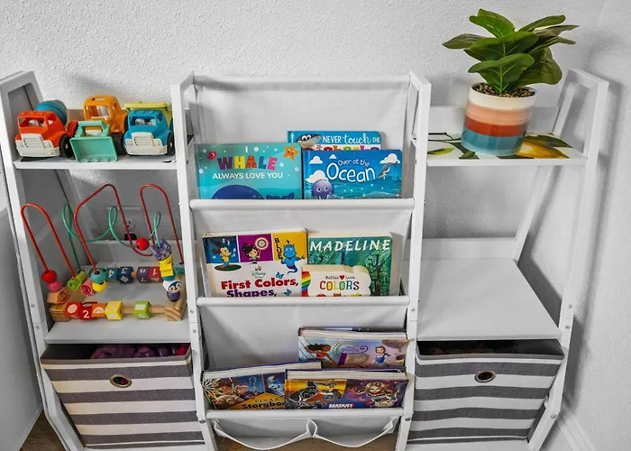 Kid's Playroom & Workspace | 5mins To Downtown Holiday home