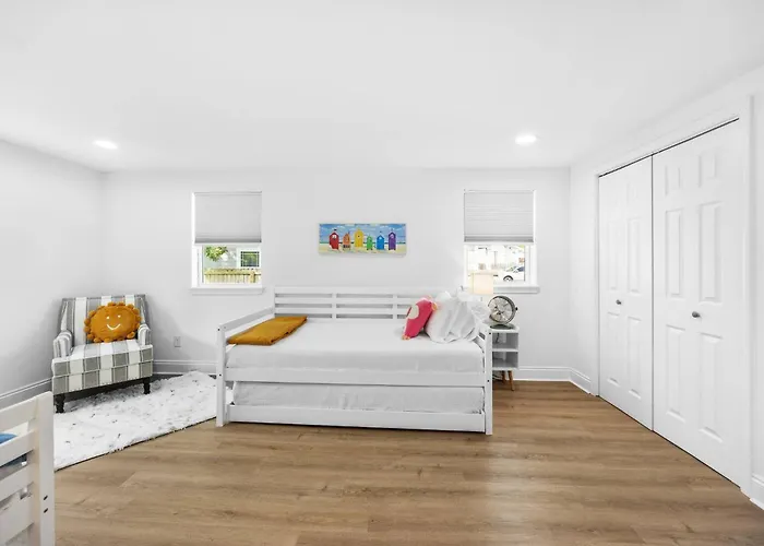Kid's Playroom & Workspace | 5mins To Downtown Holiday home *