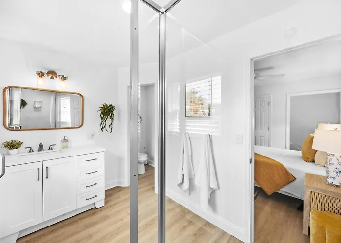 Kid's Playroom & Workspace | 5mins To Downtown Holiday home