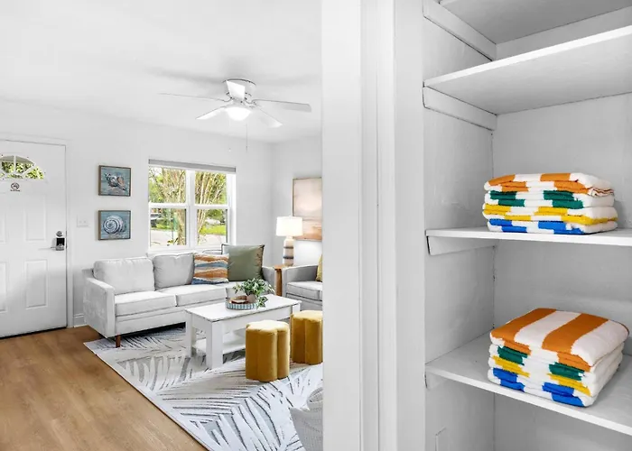 Kid's Playroom & Workspace | 5mins To Downtown Holiday home