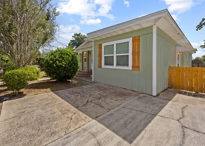 Holiday home Kid's Playroom & Workspace | 5mins To Downtown *