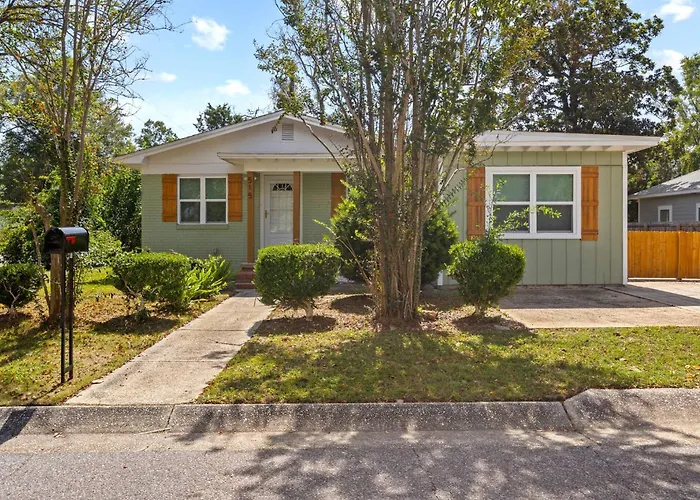 Holiday home Kid's Playroom & Workspace | 5mins To Downtown Pensacola